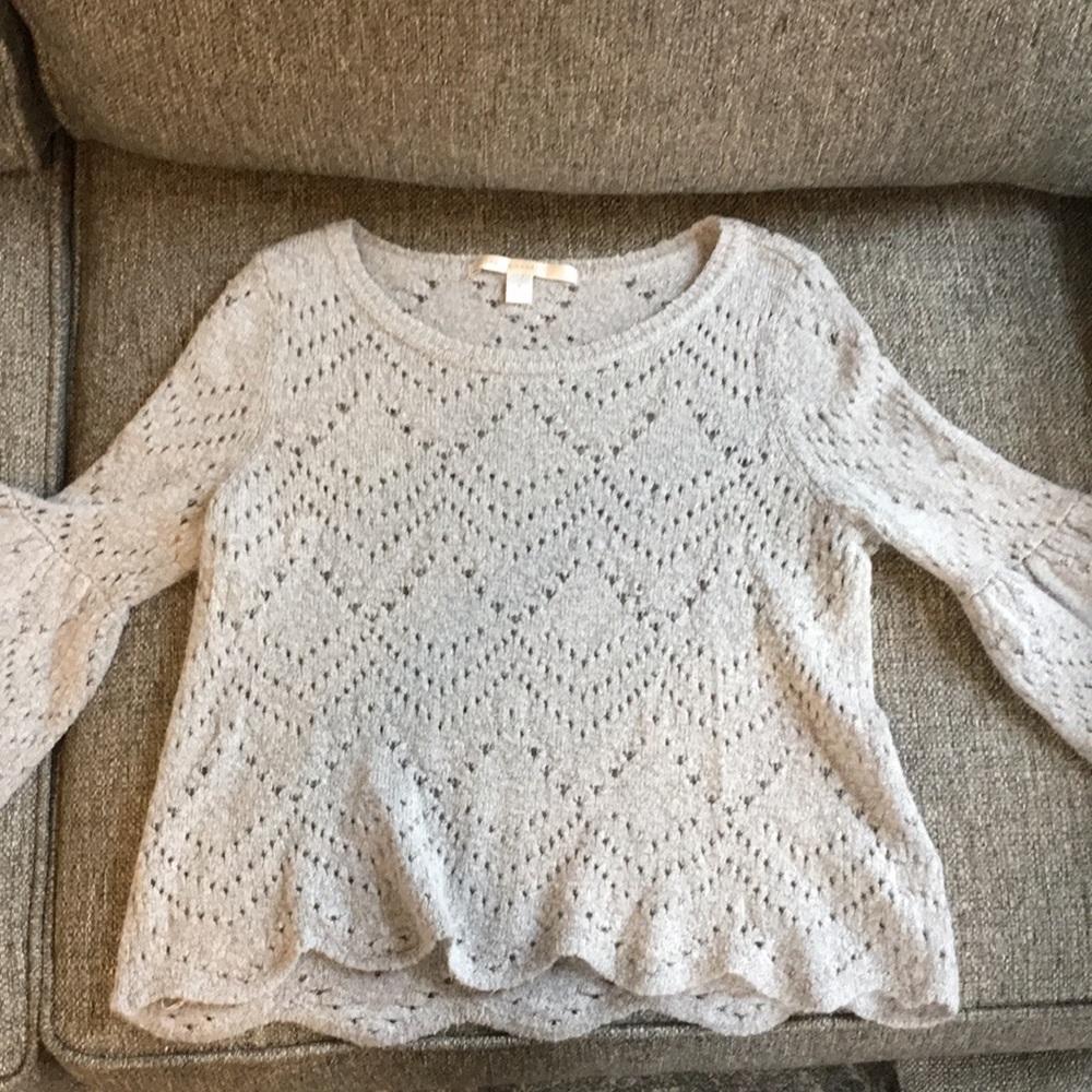 3/$30 EUC Scallop hem 3/4 Ruffle/Bell sleeve knit sweater